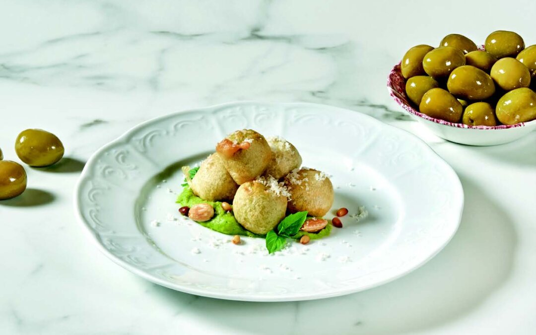 Aceitunas Gordal con almendras en tempura y con humus de pesto